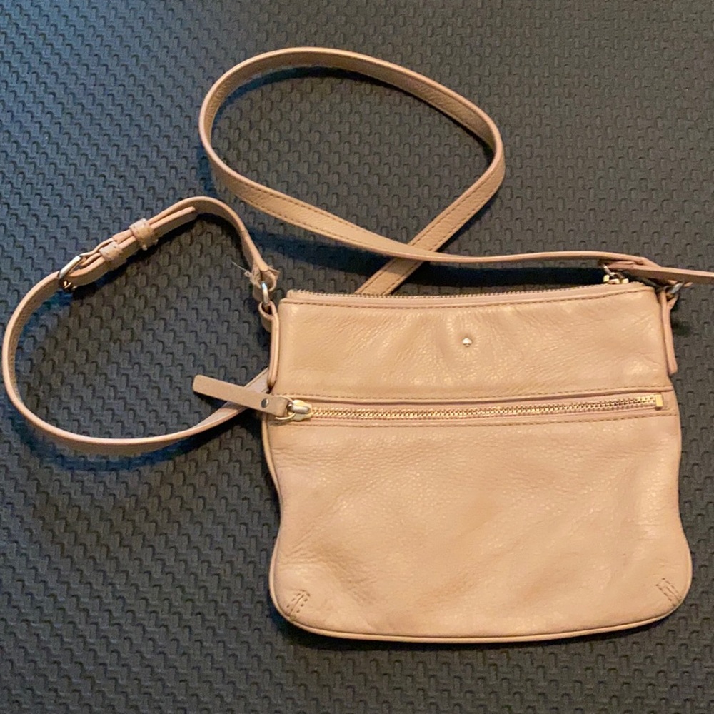 Small tan/cream purse
